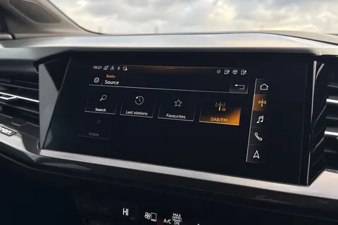 PJ71YBP Audi Q4 e-tron Q4 S line 35 e-tron 125,00 kW Thumbnail #45