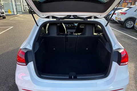 YP20VNA Mercedes-Benz A Class 1.3 A180 AMG Line (Executive) 7G-DCT Euro 6 (s/s) 5dr Thumbnail #10