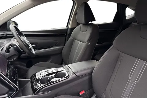 DU71YHW Hyundai Tucson 1.6 h T-GDi Premium Auto Euro 6 (s/s) 5dr Thumbnail #11