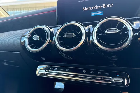 YP20VNA Mercedes-Benz A Class 1.3 A180 AMG Line (Executive) 7G-DCT Euro 6 (s/s) 5dr Thumbnail #20