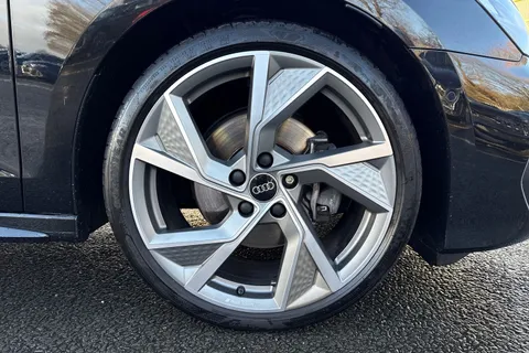 KM25UTB Audi A3 Black Edition 35 TFSI 150 PS S tronic Thumbnail #12