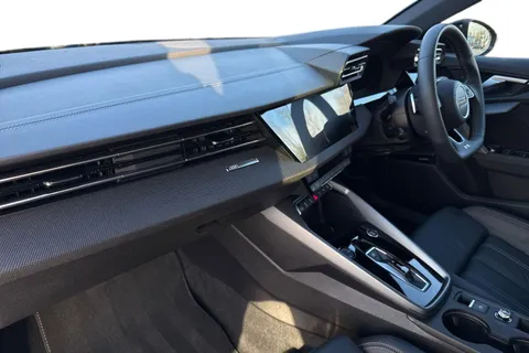 KM25UTB Audi A3 Black Edition 35 TFSI 150 PS S tronic Thumbnail #15