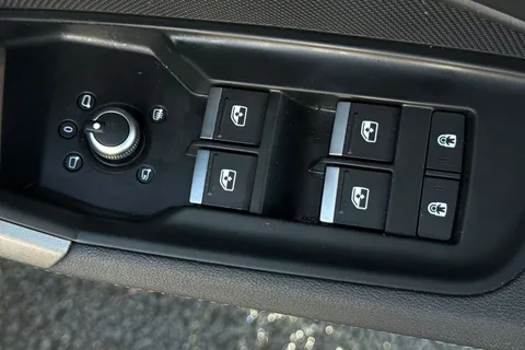 KM25UTB Audi A3 Black Edition 35 TFSI 150 PS S tronic Thumbnail #21