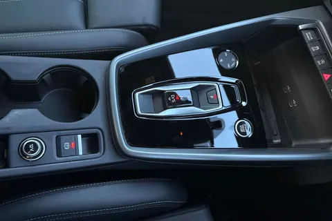 KM25UTB Audi A3 Black Edition 35 TFSI 150 PS S tronic Thumbnail #23