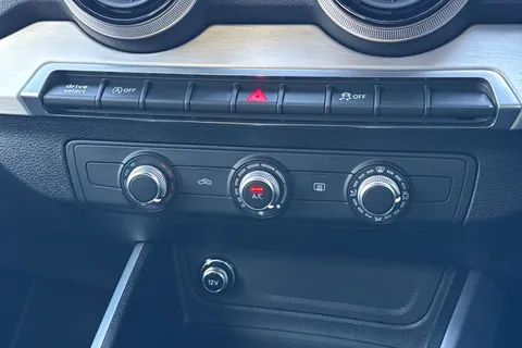 NU74JZT Audi Q2 S line 35 TFSI 150 PS S tronic Thumbnail #19