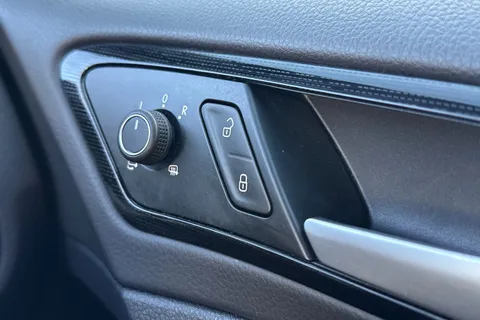 YE17WOD Volkswagen Golf 2.0 TDI BlueMotion Tech GT Euro 6 (s/s) 5dr Thumbnail #35