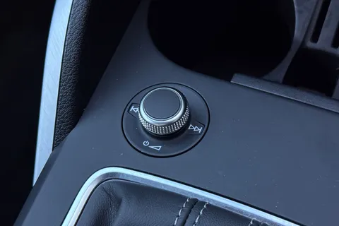 NU74JZT Audi Q2 S line 35 TFSI 150 PS S tronic Thumbnail #47