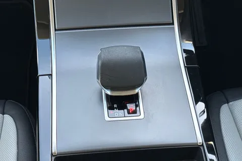 KN74TYG Land Rover Range Rover Evoque 2.0 D200 Dynamic SE 5dr Thumbnail #15