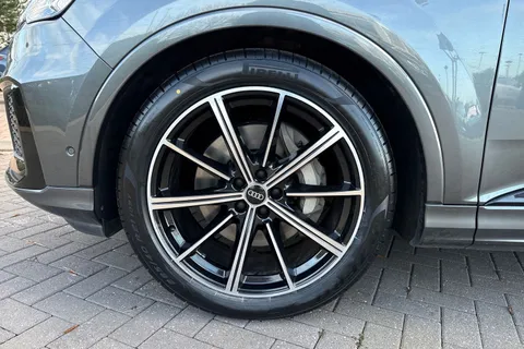 EY72ZXC Audi Q7 Black Edition 50 TDI quattro 286 PS tiptronic Thumbnail #22