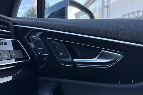 EY72ZXC Audi Q7 Black Edition 50 TDI quattro 286 PS tiptronic Thumbnail #40