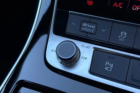 EY72ZXC Audi Q7 Black Edition 50 TDI quattro 286 PS tiptronic Thumbnail #43