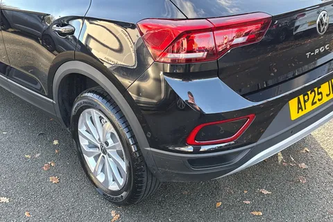 AP25JWK Volkswagen T-Roc 1.5 TSI Match 5dr DSG | Rear Camera | App Connect Thumbnail #7