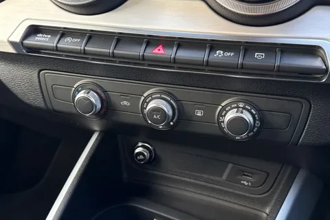 GJ74FDN Audi Q2 S line 35 TFSI 150 PS S tronic Thumbnail #23