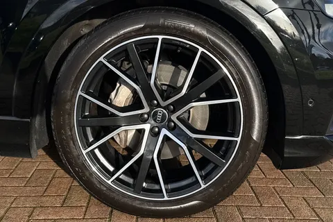 SO71HGD Audi Q8 Black Edition 55 TFSI quattro 340 PS tiptronic Thumbnail #12