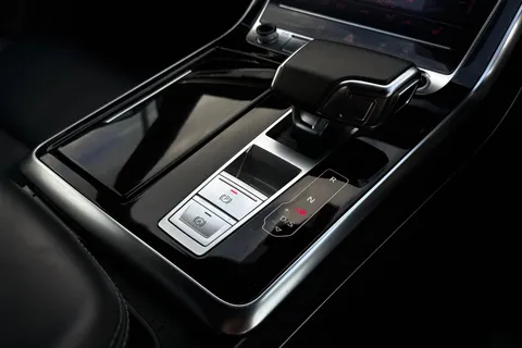 SO71HGD Audi Q8 Black Edition 55 TFSI quattro 340 PS tiptronic Thumbnail #24