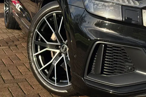 SO71HGD Audi Q8 Black Edition 55 TFSI quattro 340 PS tiptronic Thumbnail #27
