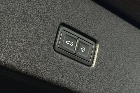 SO71HGD Audi Q8 Black Edition 55 TFSI quattro 340 PS tiptronic Thumbnail #28