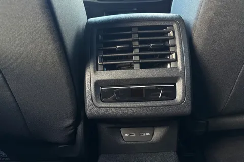 KP75HNF Volkswagen Golf 2.0 TSI 265 GTI 5dr DSG Thumbnail #32