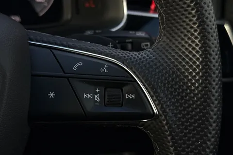 SO71HGD Audi Q8 Black Edition 55 TFSI quattro 340 PS tiptronic Thumbnail #38