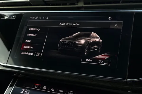 SO71HGD Audi Q8 Black Edition 55 TFSI quattro 340 PS tiptronic Thumbnail #44