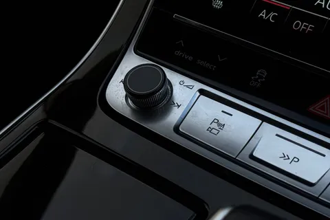 SO71HGD Audi Q8 Black Edition 55 TFSI quattro 340 PS tiptronic Thumbnail #45