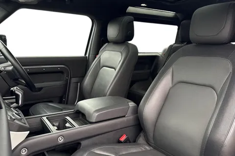 KT73NXR Land Rover Defender 90 3.0 D250 X-Dynamic HSE 3dr Thumbnail #3