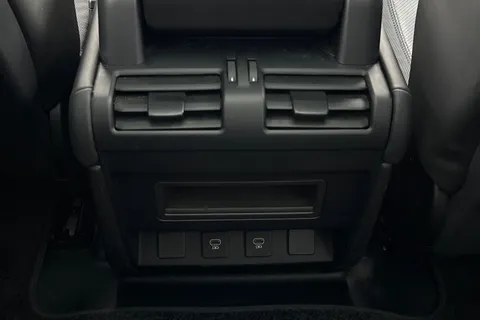 KT73NXR Land Rover Defender 90 3.0 D250 X-Dynamic HSE 3dr Thumbnail #18