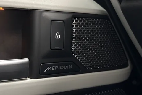 KT73NXR Land Rover Defender 90 3.0 D250 X-Dynamic HSE 3dr Thumbnail #24