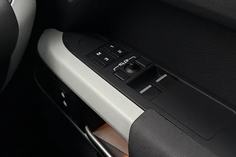 KT73NXR Land Rover Defender 90 3.0 D250 X-Dynamic HSE 3dr Thumbnail #25