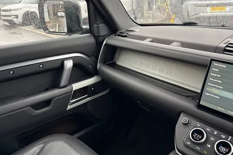 KT73NXR Land Rover Defender 90 3.0 D250 X-Dynamic HSE 3dr Thumbnail #44