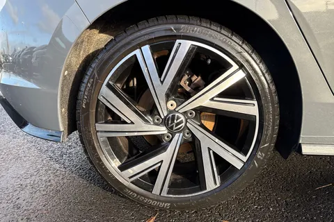 YD23GJL Volkswagen Golf 1.5 TSI R-Line 5dr, PAN ROOF, 18' BERGAMO ALLOYS Thumbnail #10