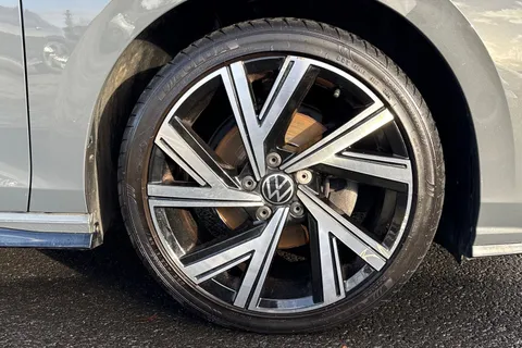 YD23GJL Volkswagen Golf 1.5 TSI R-Line 5dr, PAN ROOF, 18' BERGAMO ALLOYS Thumbnail #11