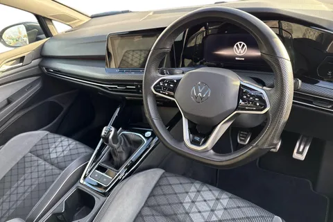 YD23GJL Volkswagen Golf 1.5 TSI R-Line 5dr, PAN ROOF, 18' BERGAMO ALLOYS Thumbnail #13