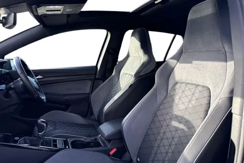 YD23GJL Volkswagen Golf 1.5 TSI R-Line 5dr, PAN ROOF, 18' BERGAMO ALLOYS Thumbnail #15