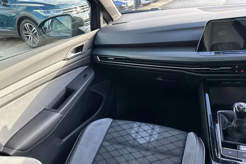 YD23GJL Volkswagen Golf 1.5 TSI R-Line 5dr, PAN ROOF, 18' BERGAMO ALLOYS Thumbnail #19