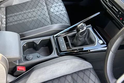 YD23GJL Volkswagen Golf 1.5 TSI R-Line 5dr, PAN ROOF, 18' BERGAMO ALLOYS Thumbnail #22