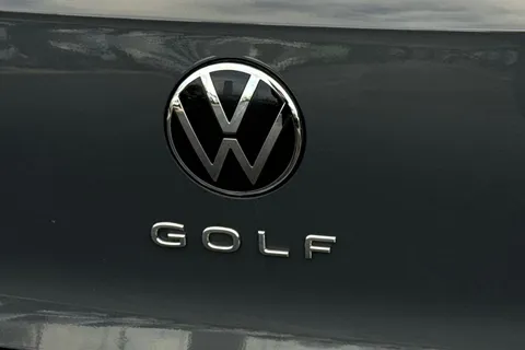 YD23GJL Volkswagen Golf 1.5 TSI R-Line 5dr, PAN ROOF, 18' BERGAMO ALLOYS Thumbnail #24