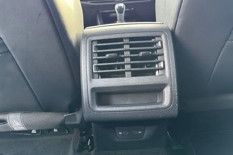 YD23GJL Volkswagen Golf 1.5 TSI R-Line 5dr, PAN ROOF, 18' BERGAMO ALLOYS Thumbnail #28