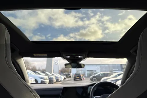 YD23GJL Volkswagen Golf 1.5 TSI R-Line 5dr, PAN ROOF, 18' BERGAMO ALLOYS Thumbnail #29