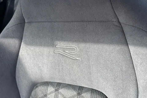 YD23GJL Volkswagen Golf 1.5 TSI R-Line 5dr, PAN ROOF, 18' BERGAMO ALLOYS Thumbnail #31