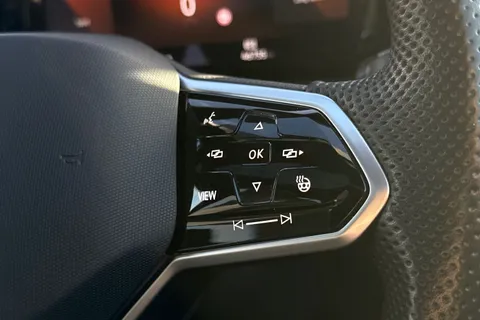 YD23GJL Volkswagen Golf 1.5 TSI R-Line 5dr, PAN ROOF, 18' BERGAMO ALLOYS Thumbnail #33