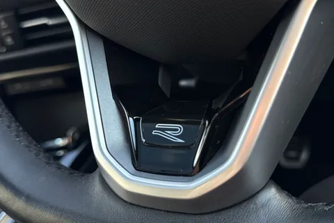 YD23GJL Volkswagen Golf 1.5 TSI R-Line 5dr, PAN ROOF, 18' BERGAMO ALLOYS Thumbnail #34