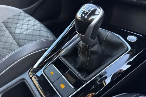 YD23GJL Volkswagen Golf 1.5 TSI R-Line 5dr, PAN ROOF, 18' BERGAMO ALLOYS Thumbnail #37