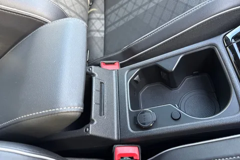 YD23GJL Volkswagen Golf 1.5 TSI R-Line 5dr, PAN ROOF, 18' BERGAMO ALLOYS Thumbnail #38