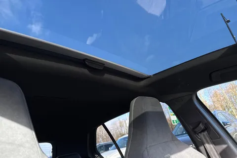 YD23GJL Volkswagen Golf 1.5 TSI R-Line 5dr, PAN ROOF, 18' BERGAMO ALLOYS Thumbnail #42