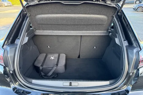 DV71SGX PEUGEOT e-208 50kWh Allure Premium Auto 5dr Thumbnail #6