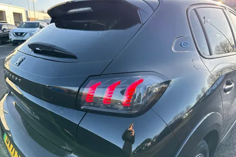 DV71SGX PEUGEOT e-208 50kWh Allure Premium Auto 5dr Thumbnail #7