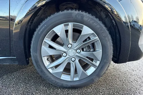 DV71SGX PEUGEOT e-208 50kWh Allure Premium Auto 5dr Thumbnail #9