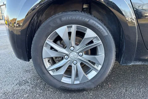 DV71SGX PEUGEOT e-208 50kWh Allure Premium Auto 5dr Thumbnail #10