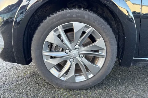 DV71SGX PEUGEOT e-208 50kWh Allure Premium Auto 5dr Thumbnail #12